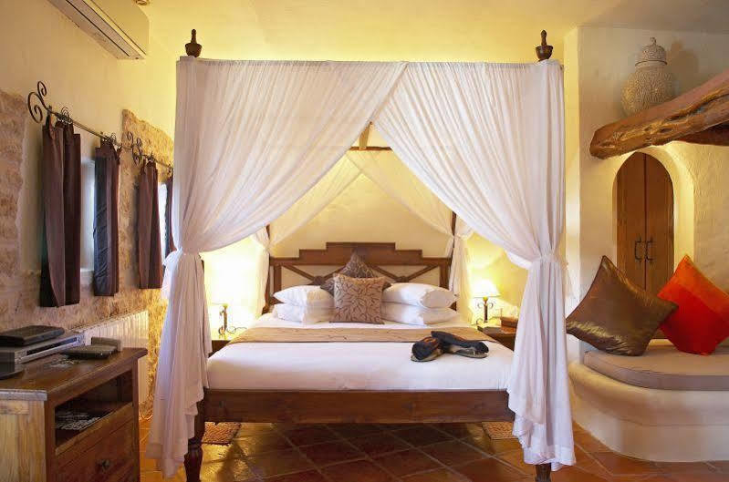 Agroturismo Atzaro Santa Eulària des Riu Kültér fotó